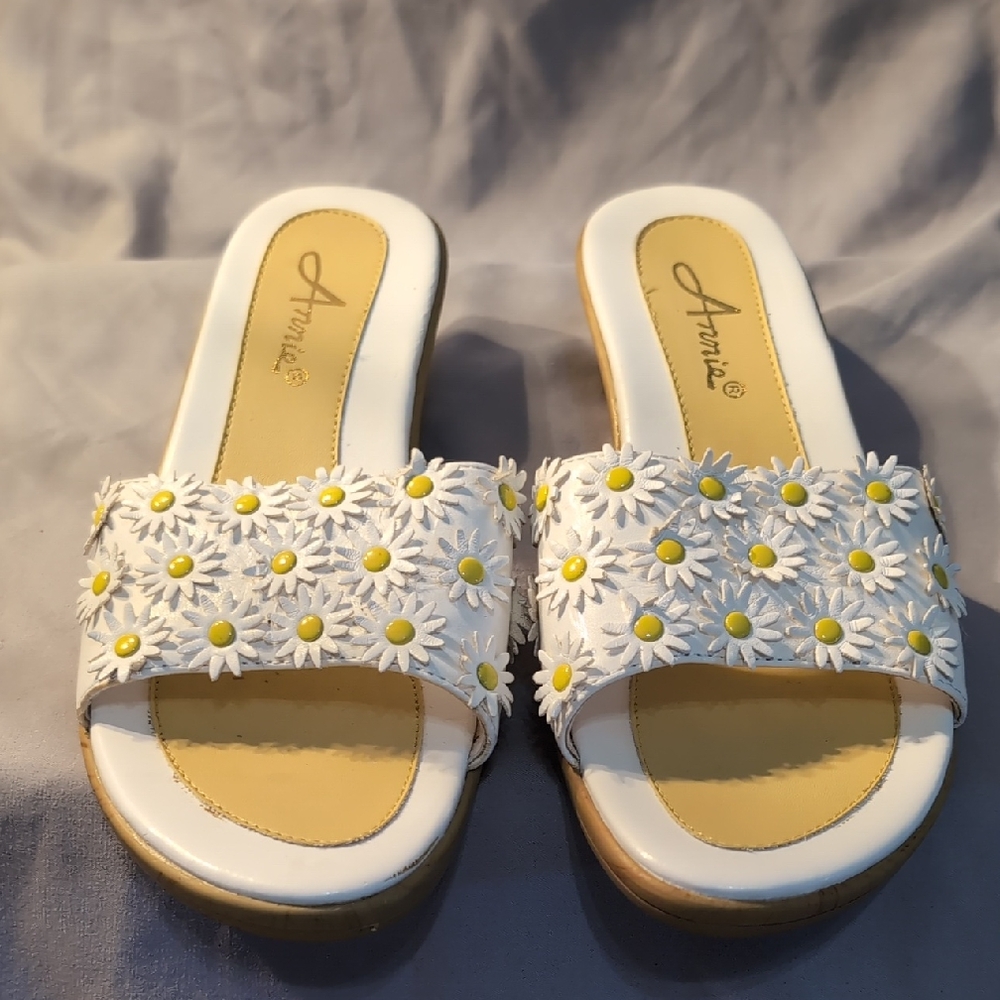 Vintage Women's Size 8 Annie Slip On Wedges With Flowers